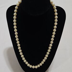 Vintage Avon Cream Pearl Necklace
